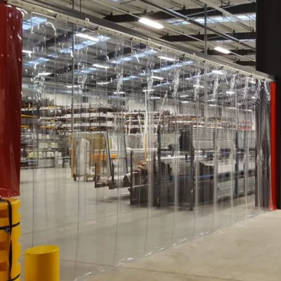 Khách hàng trải nghiệm rèm nhựa PVC ngăn lạnh