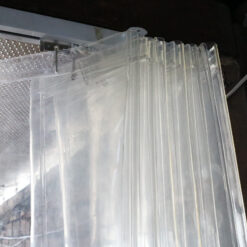 Mẫu rèm nhựa xếp trang nhã cho cửa sổ phòng khách