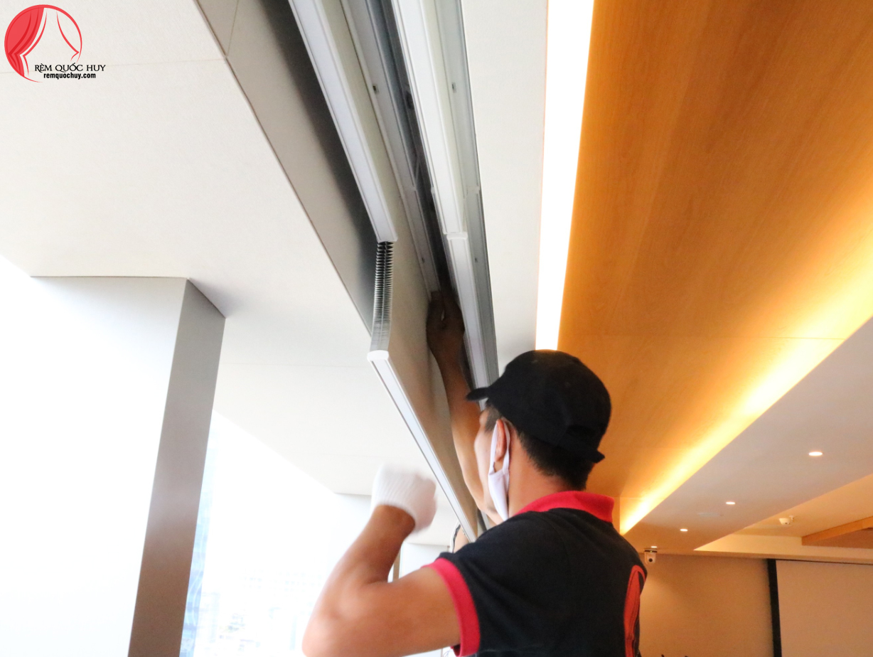 Close-up kết cấu tổ ong của rèm cách nhiệt, cách âm thương hiệu Quốc Huy