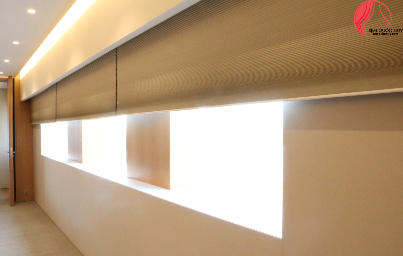 Rèm tổ ong tích hợp lưới chống bụi, bảo vệ không gian sống trong lành