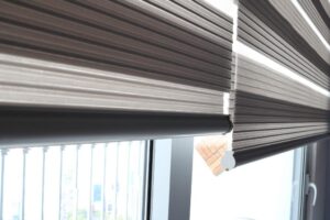 Cận cảnh chất liệu Rèm Cầu Vồng Chống Nắng Tự Động
