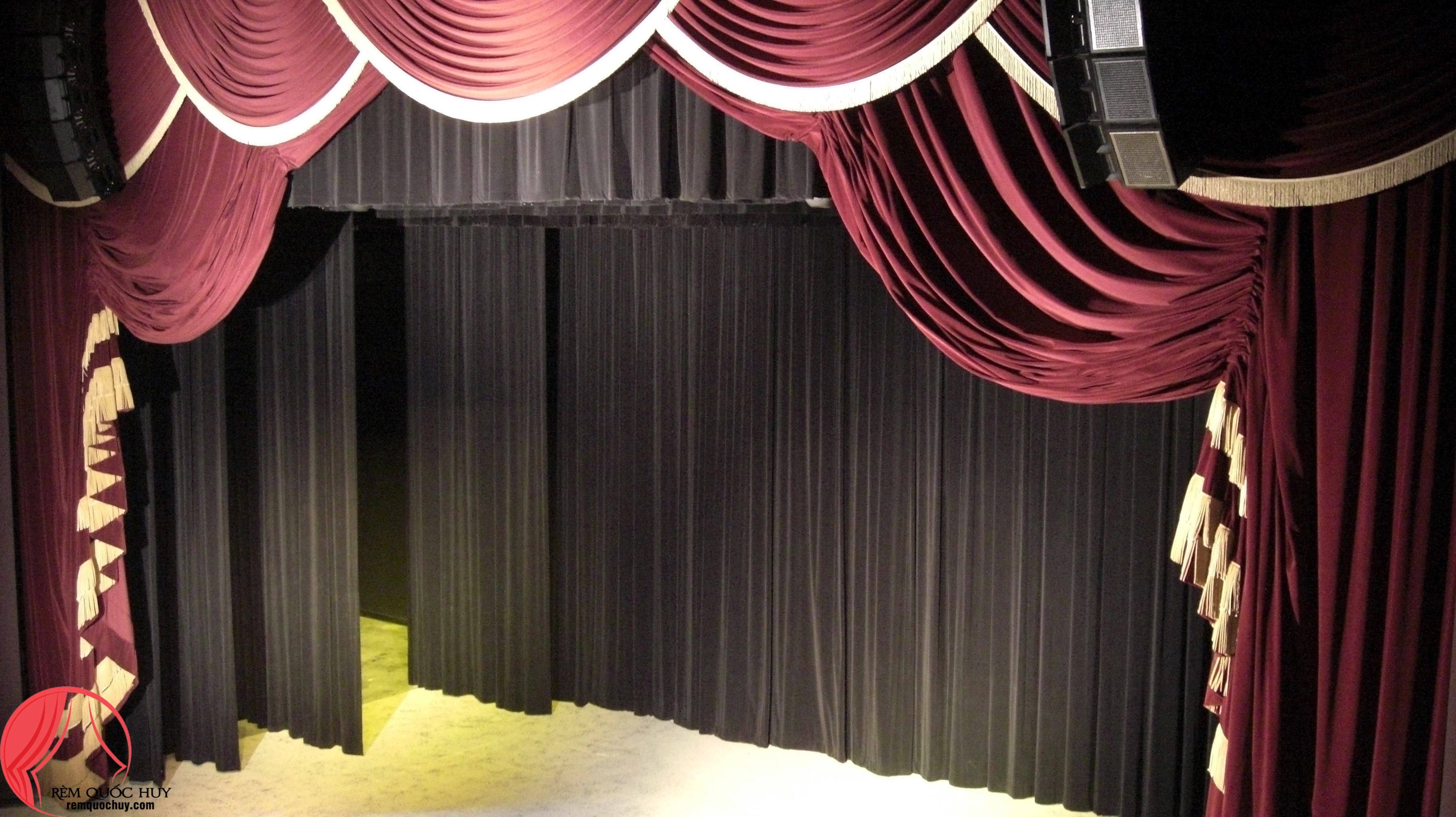 Nội, ngoại thất: Rèm cửa tự động cho sân khấu giúp buổi diễn hiện đại hơn Rem-cua-tu-dong-2-1