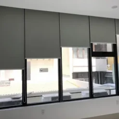 Khách hàng trải nghiệm rèm kéo tự động qua ứng dụng SmartCurtain