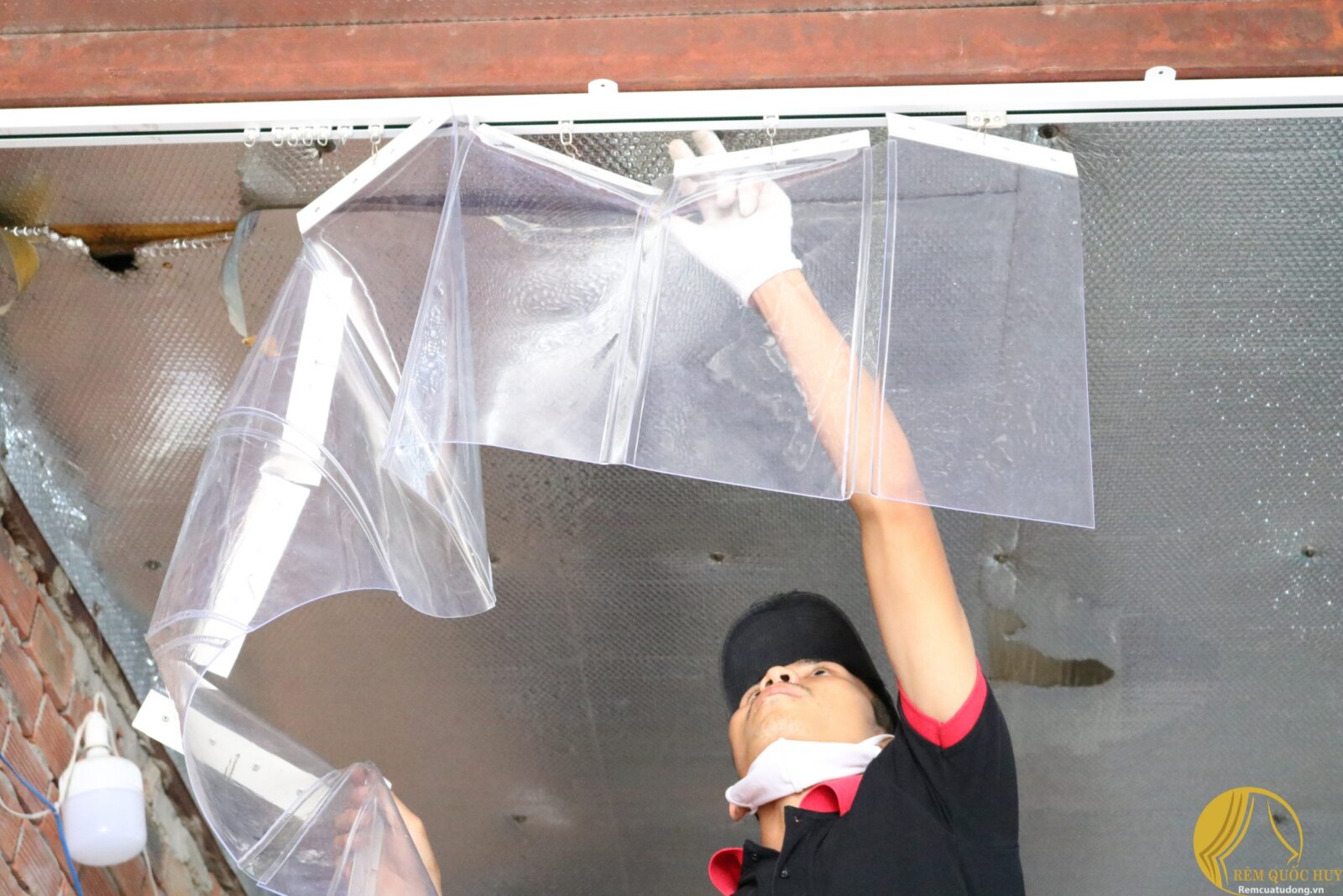 Cửa lùa nhựa trong suốt Rèm Quốc Huy lắp đặt tại căn hộ hiện đại Cửa lùa nhựa trong suốt Rèm Quốc Huy lắp đặt tại căn hộ hiện đại