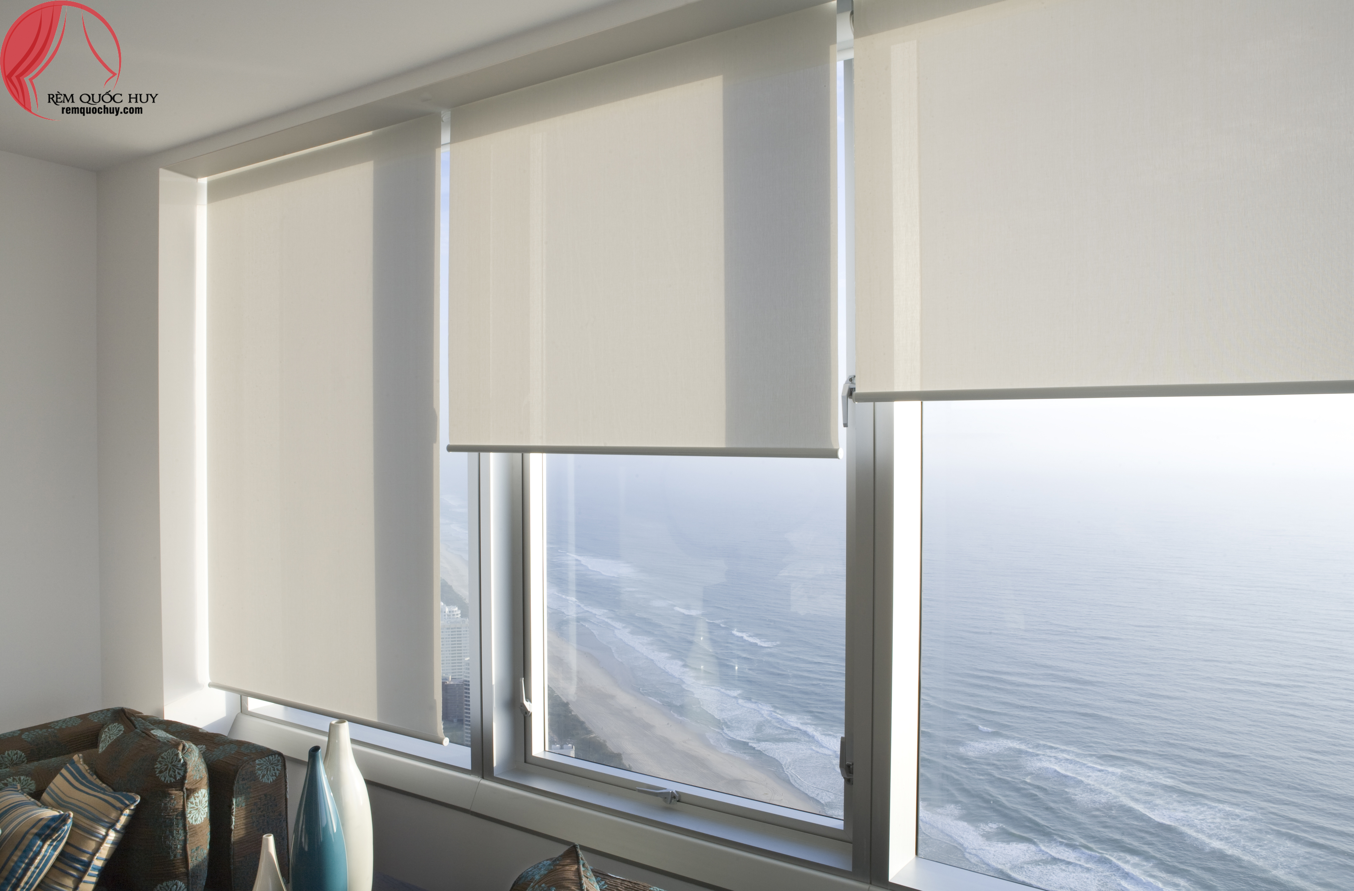 Không gian sống của bạn chưa đầy đủ nếu thiếu đi một chiếc rèm cửa phù hợp. Với những mẫu rèm cửa tinh tế tại Vũng Tàu, bạn sẽ tận hưởng được sự riêng tư và thoải mái trong căn nhà của mình.