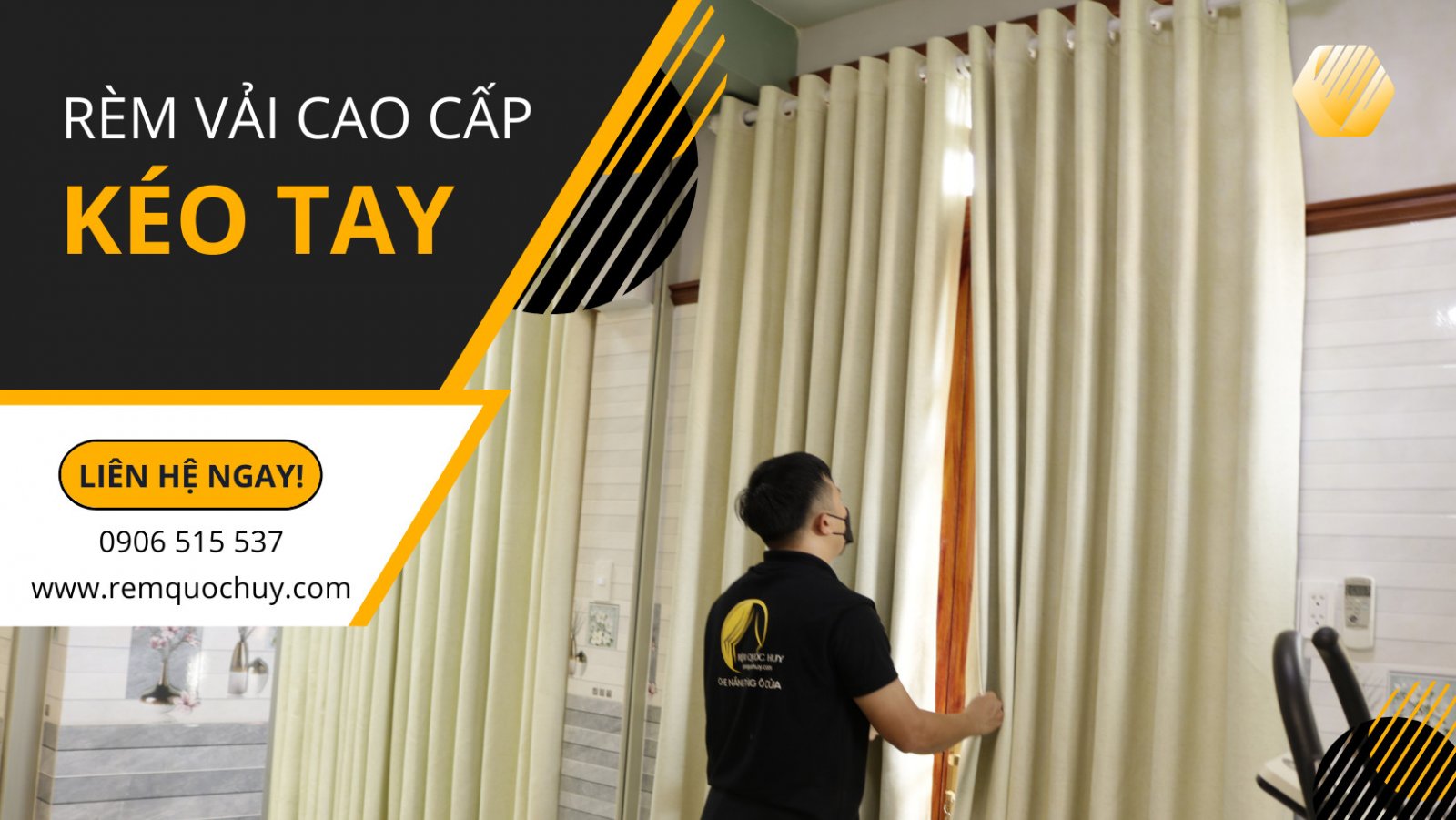 Rèm 2 lớp cao cấp của Rèm Quốc Huy với lớp vải nhung và voan tạo không gian sang trọng cho phòng khách. Rèm 2 lớp cao cấp của Rèm Quốc Huy với lớp vải nhung và voan tạo không gian sang trọng cho phòng khách.
