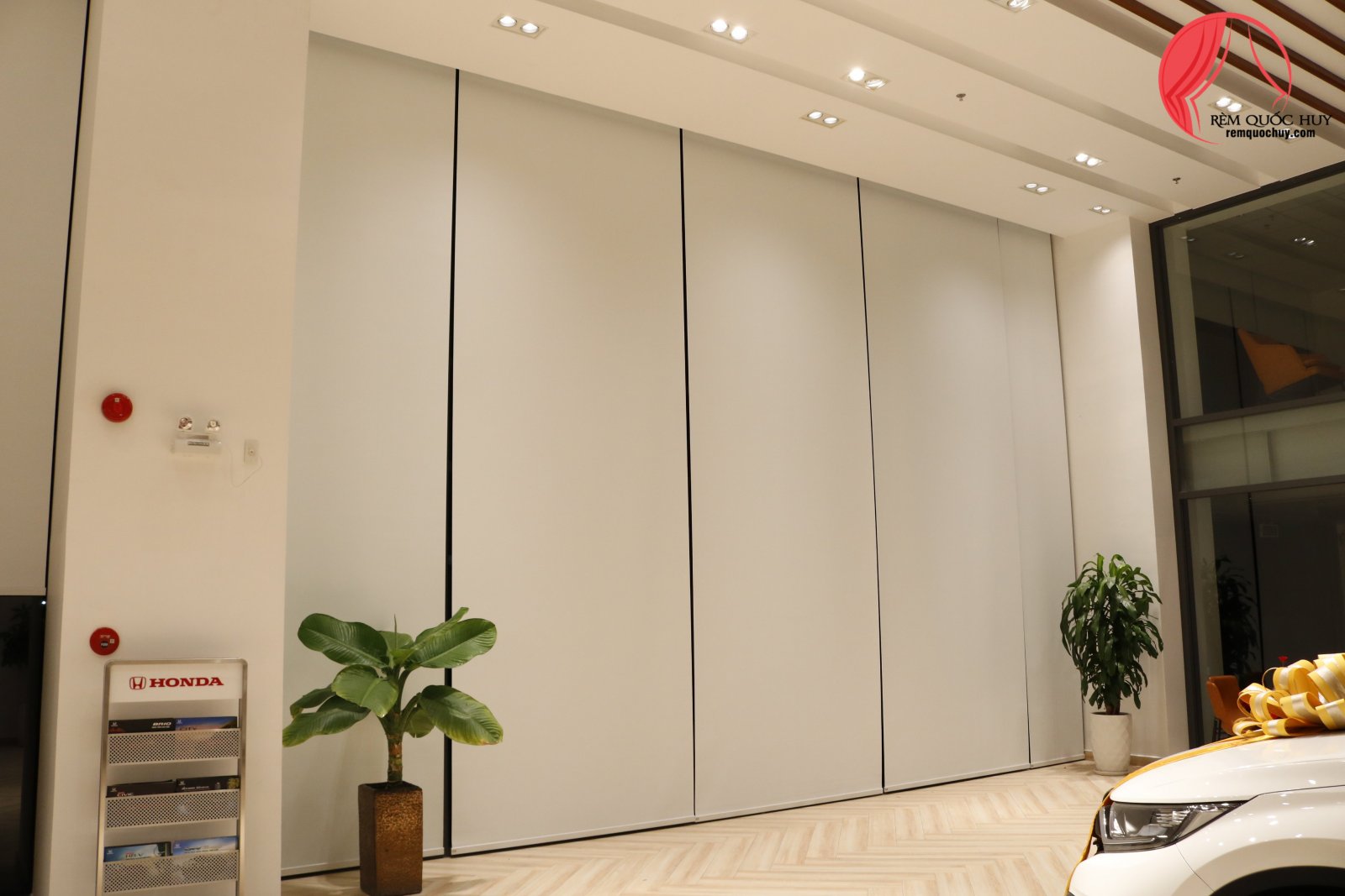 Rèm Vải Nhựa Tự Động