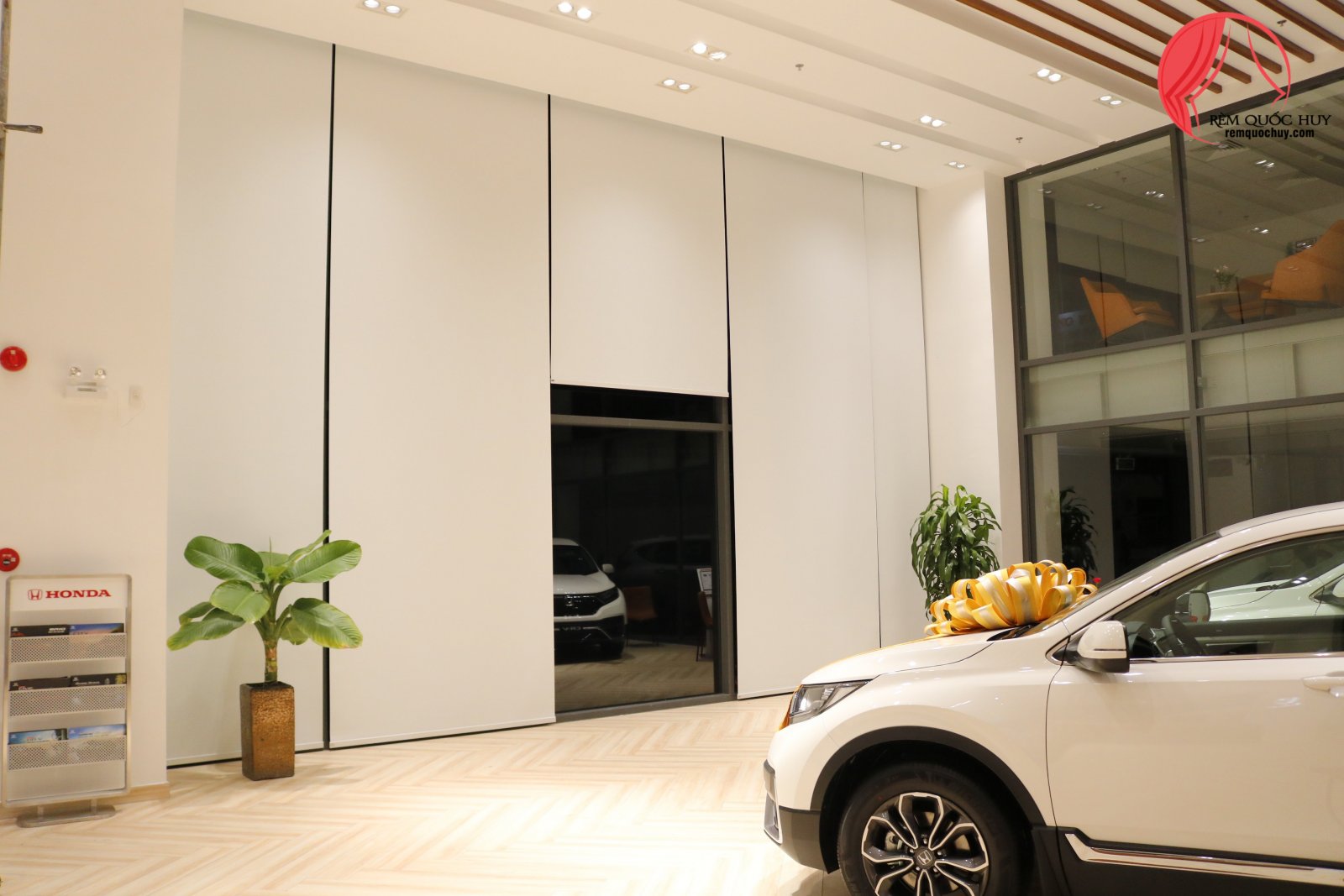 Rèm Vải Nhựa Tự Động