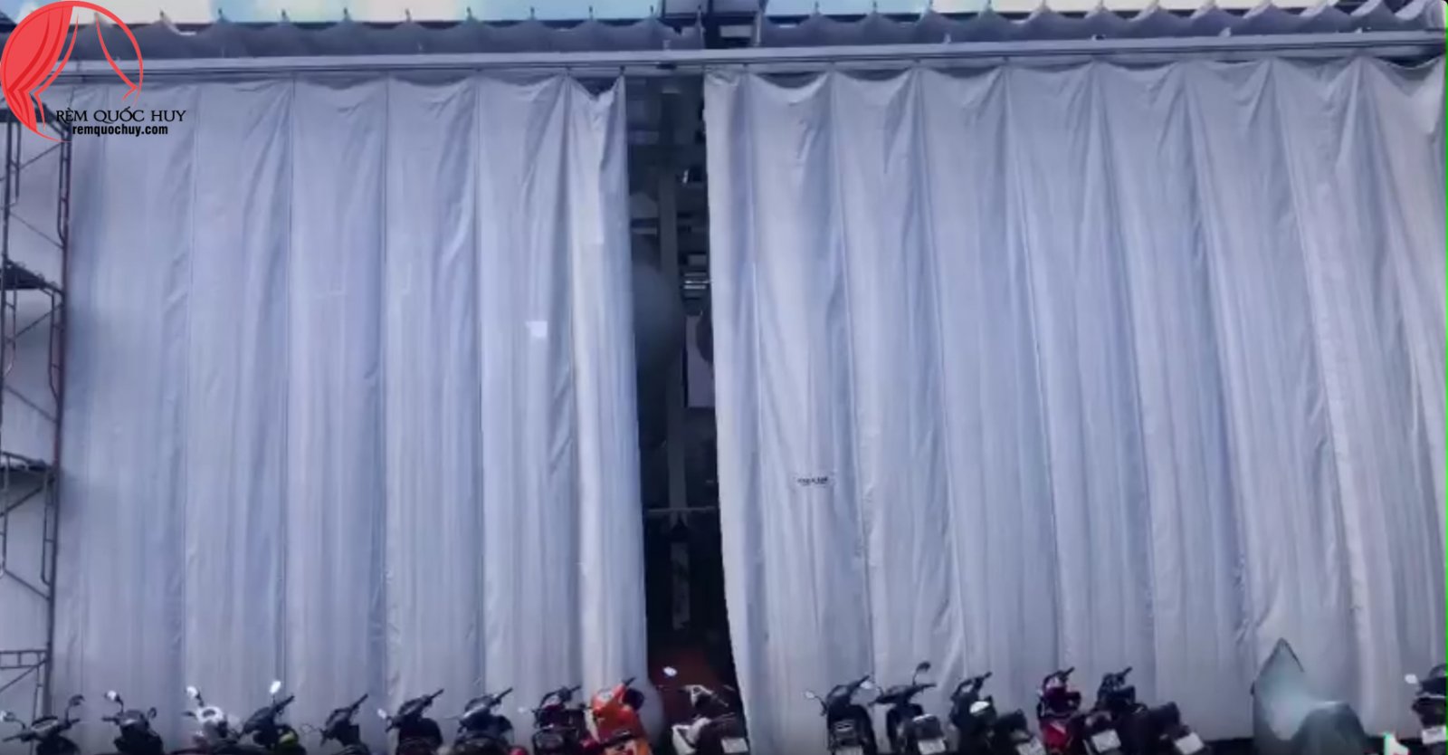 Rèm vải ngoài trời tự động chống tia UV cho ban công chung cư Rèm vải ngoài trời tự động chống tia UV cho ban công chung cư