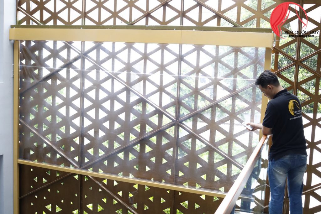 rèm cuốn nhựa PVC trong suốt ngăn bụi hiệu quả