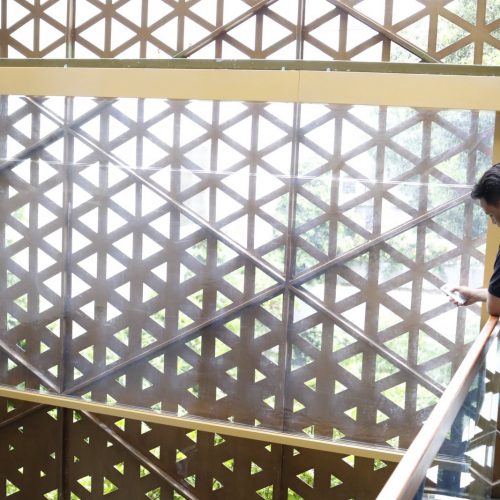 Rèm cuốn nhựa PVC trong suốt – ngăn bụi, giữ nhiệt và vẫn lấy sáng hiệu quả