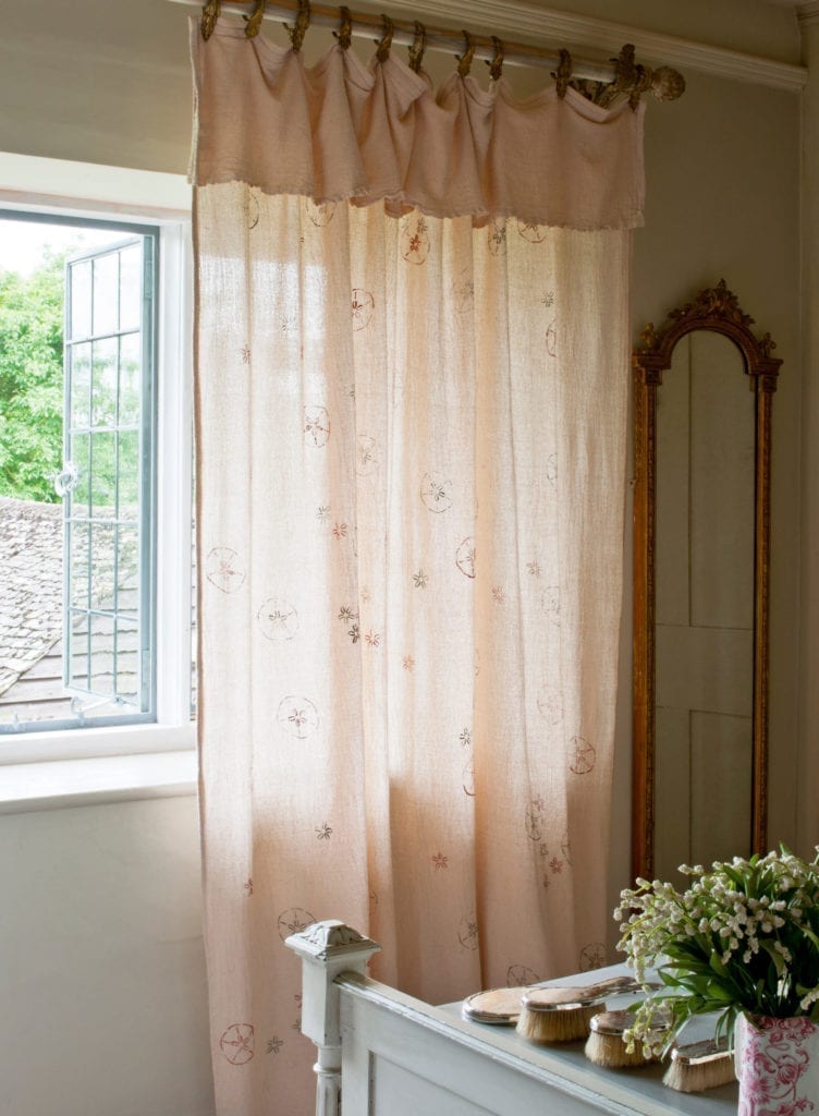 Cách làm rèm cửa sổ handmade từ vải cotton