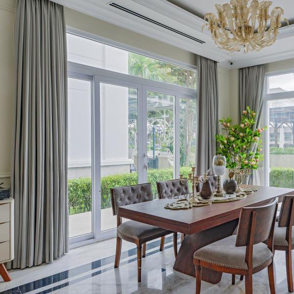 Mẫu rèm cửa chính chống nắng, cản sáng tốt