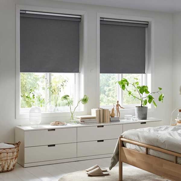 Mẫu rèm cuốn chống nắng cho phòng ngủ hiện đại