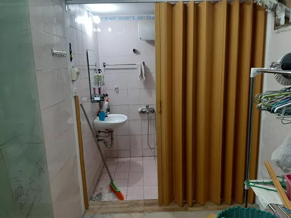 Mẫu màn ngăn phòng tắm bằng nhựa, tiết kiệm không gian