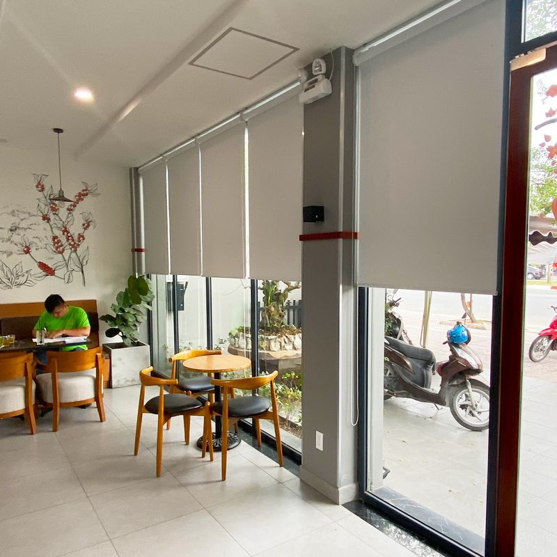 Lắp đặt rèm cuốn chắn lạnh cho phòng điều hòa