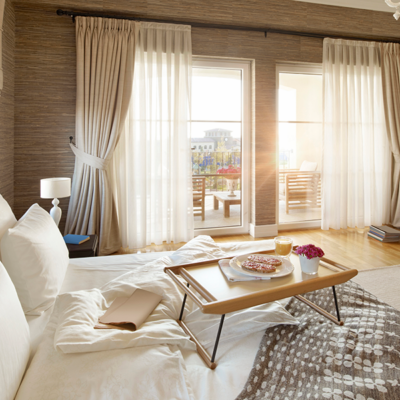 Màn che phòng ngủ bằng vải lụa mềm mịn