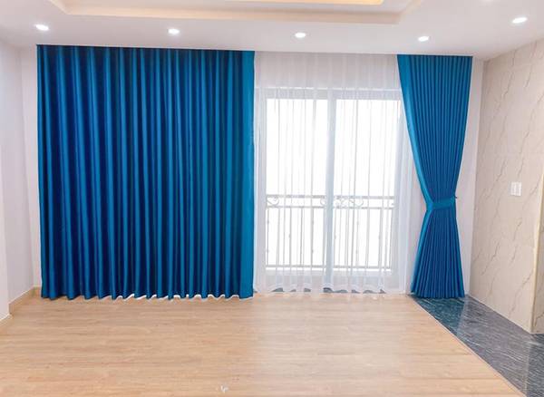 Mẫu rèm xanh dương phối nội thất cực chuẩn