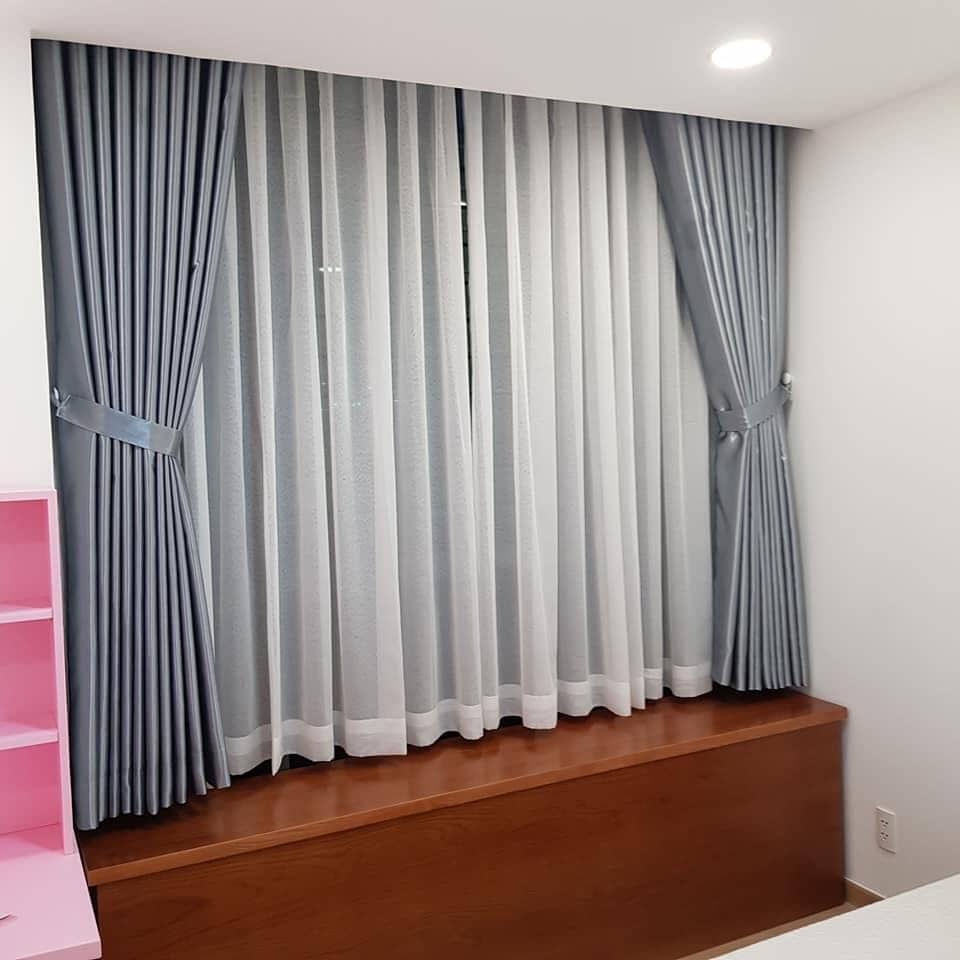 Rèm cửa màu ghi trung tính trang nhã cho căn hộ