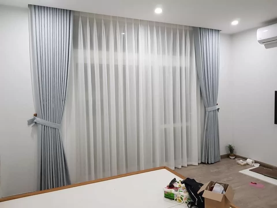 Rèm cửa màu xám bạc hiện đại cho phòng khách sang trọng