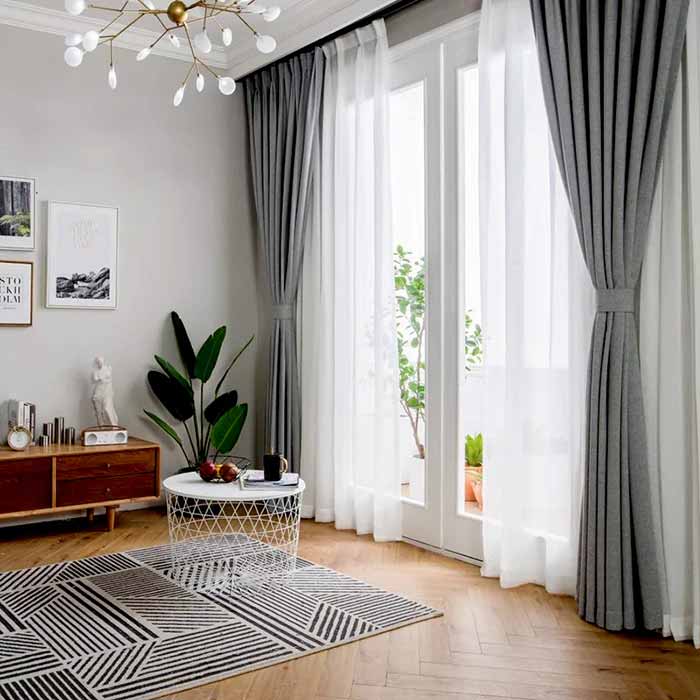 Rèm cửa xám đậm chất minimalism cho không gian sống