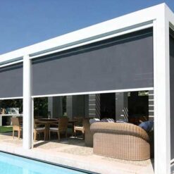 Rèm cuốn chống nắng ngoài trời lắp đặt tại sân vườn