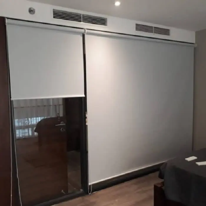 Rèm cuốn ngăn lạnh giúp tiết kiệm điện điều hòa