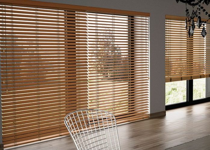 Rèm mành nhựa che nắng tiện lợi cho văn phòng hiện đại