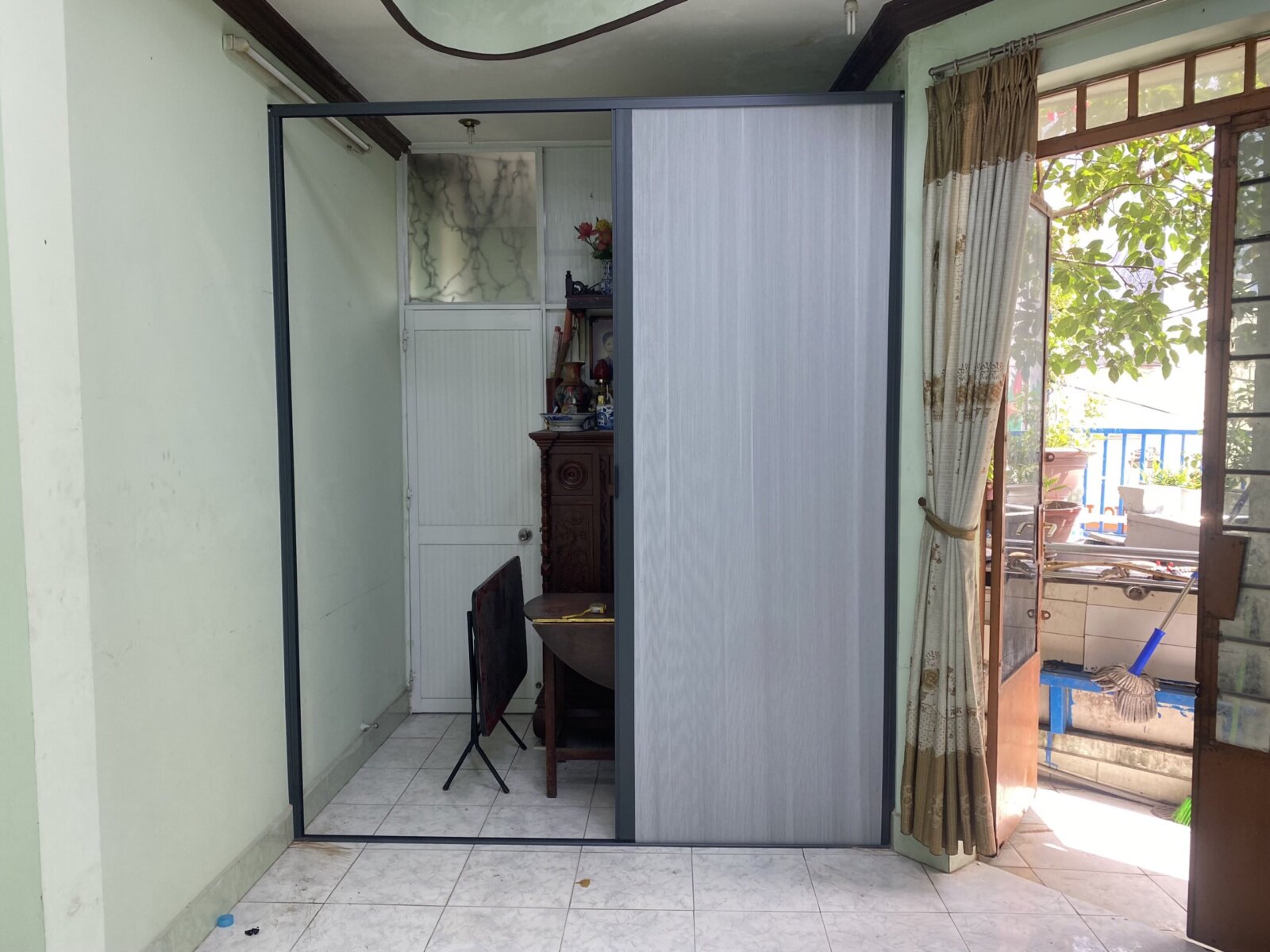 Rèm vải làm vách ngăn linh hoạt, dễ di chuyển cho nhà ở nhỏ