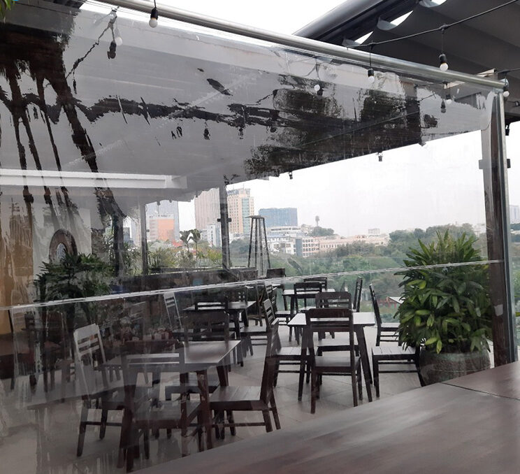 Tấm rèm nhựa cuốn chắn lạnh cho cửa hàng
