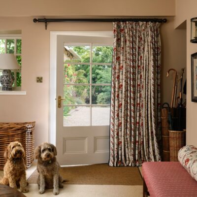 Lắp đặt rèm cửa ra vào tiện dụng