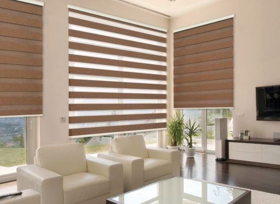 Mẫu rèm cầu vồng tone nhẹ nhàng giúp phòng ngủ dễ chịu hơn
