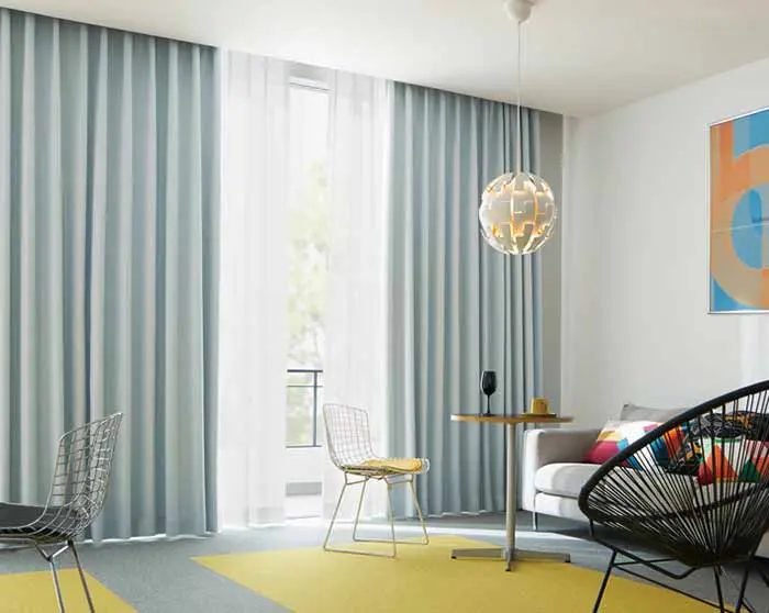 Mẫu rèm cửa chính đẹp sang trọng phong cách tân cổ điển