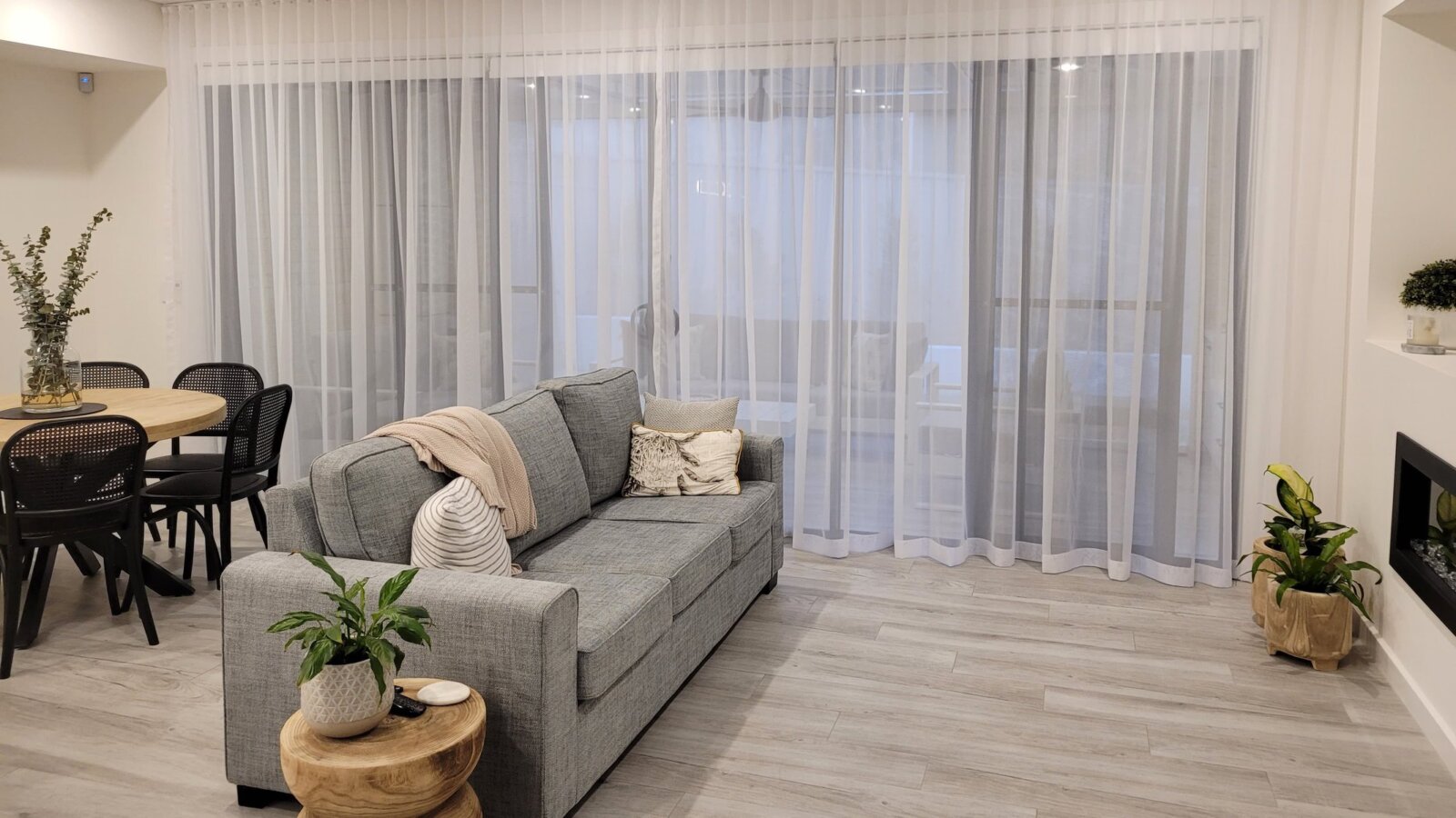 Thiết kế rèm cửa sổ đẹp tinh tế cho không gian sống tối giản