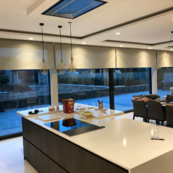 Mẫu rèm cuốn thông minh kết nối app điện thoại