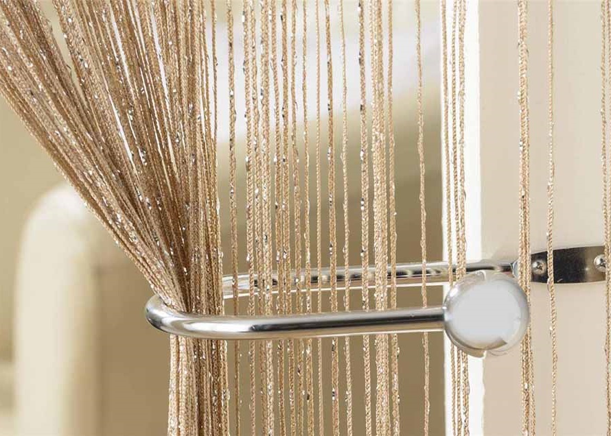Mẫu rèm kim tuyến ánh vàng tạo không gian tiệc lộng lẫy
