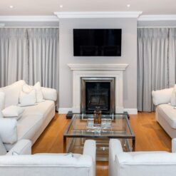 Rèm cửa phòng khách tone trắng xám hài hòa nội thất