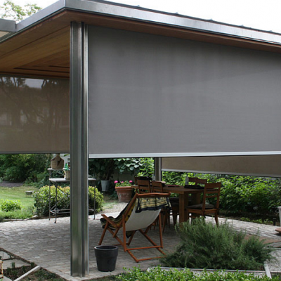 Rèm cuốn chống nắng ngoài trời lắp tại sân thượng nhà phố