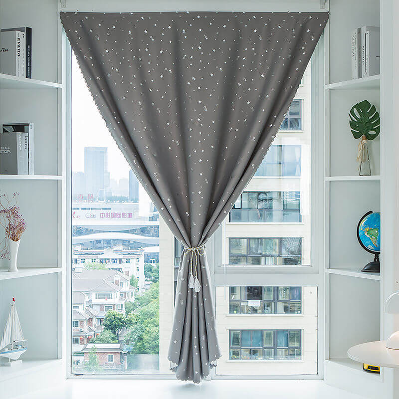 Rèm dán cửa sổ tiện lợi cho phòng ngủ nhỏ gọn và sang trọng