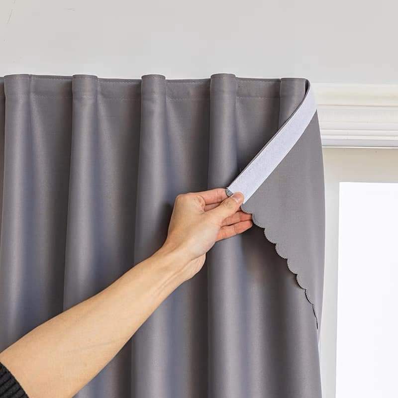 Rèm dán cửa sổ tự dính giúp bảo vệ không gian sống khỏi nắng gắt