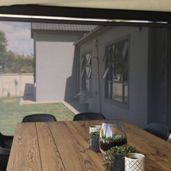 Rèm kéo ngoài trời lắp đặt cho sân vườn biệt thự cao cấp