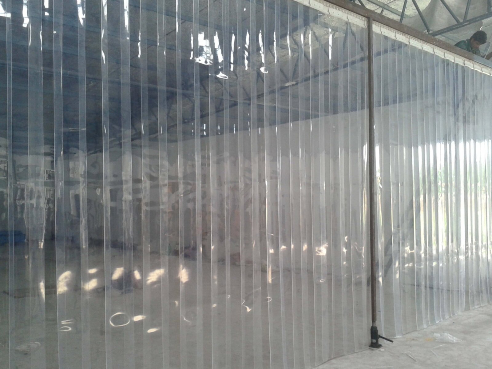 Rèm nhựa PVC trong suốt tiện lợi, sử dụng cho nhà xưởng