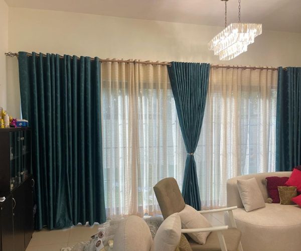 Thiết kế rèm vải 2 lớp cho phòng ngủ sang trọng, điều chỉnh ánh sáng