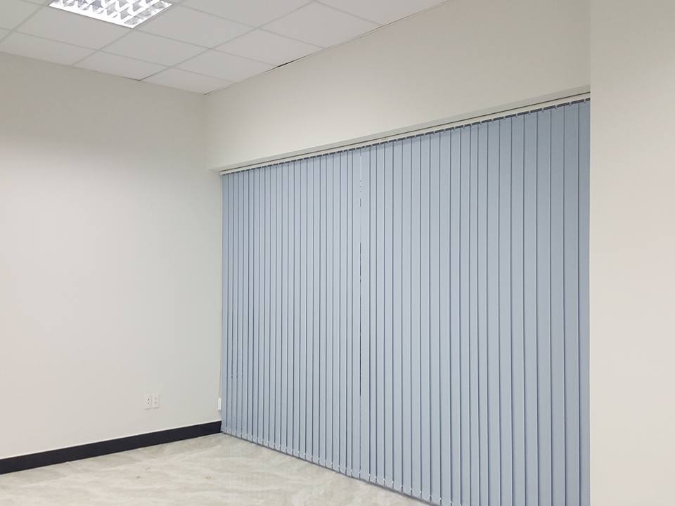 Mẫu rèm sáo dọc cao cấp chất liệu chống nắng, phù hợp phòng họp, phòng khách