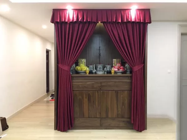 mẫu rèm vải che bàn thờ màu nâu trầm mang tính phong thủy