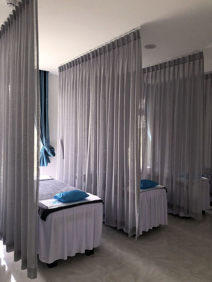 Mẫu rèm ngăn cách giường spa chuyên nghiệp, dễ tháo lắp