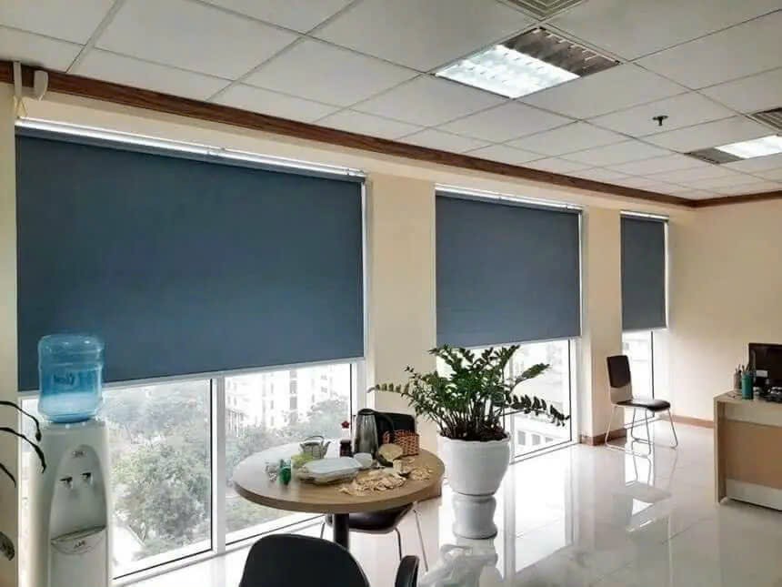 rèm kéo che nắng cửa sổ ban công chung cư