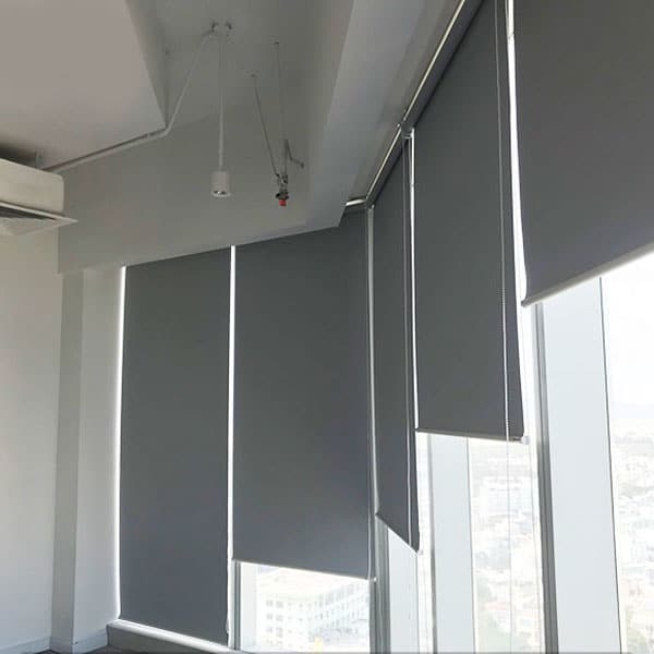 rèm kéo che nắng văn phòng cản sáng 100% hiệu quả