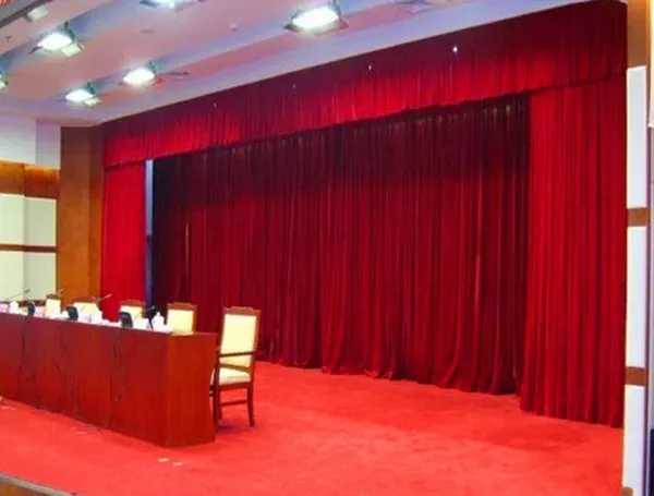 Rèm cửa vải nhung dày dặn, chống sáng và cách âm hiệu quả