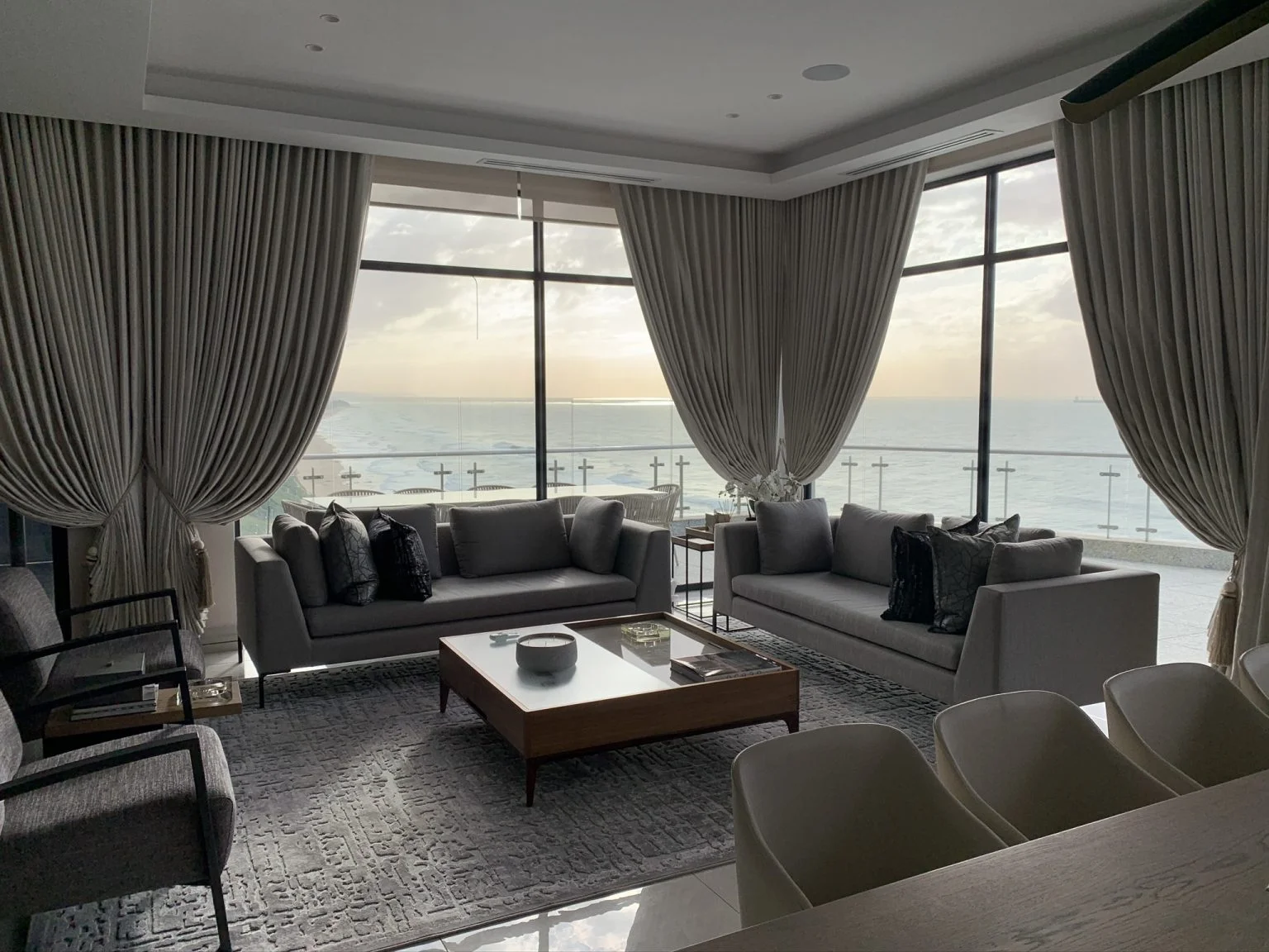 Rèm cách nhiệt phù hợp cho nhà kính, văn phòng, showroom